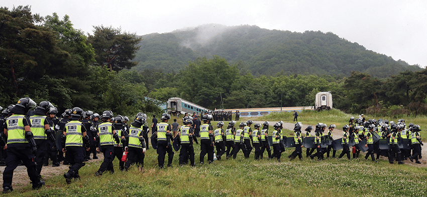 Police raid the Evangelical Baptist Church on 11th June 2014. Photo: Shin Young-geun/AP/Press Association Images