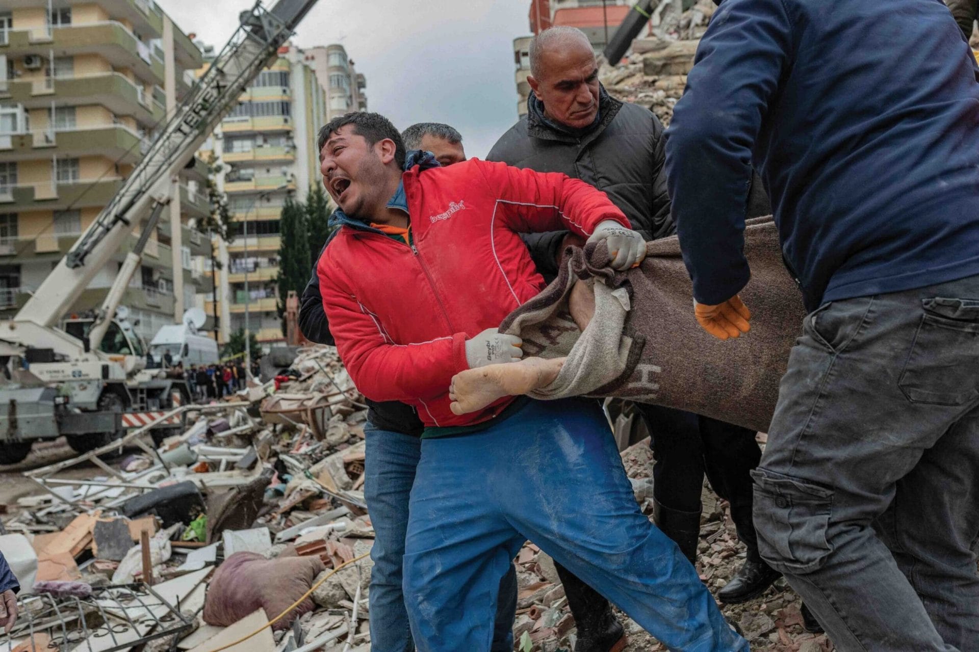  A rescuer carries a body found in the rubble in Adana, 6th February 2023